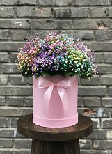 Цветочная композиция из Гипсофила и Розы в шляпной коробке в Краснохолм