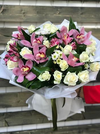Букет цветов из: Розы и Хризантемы в Краснохолм