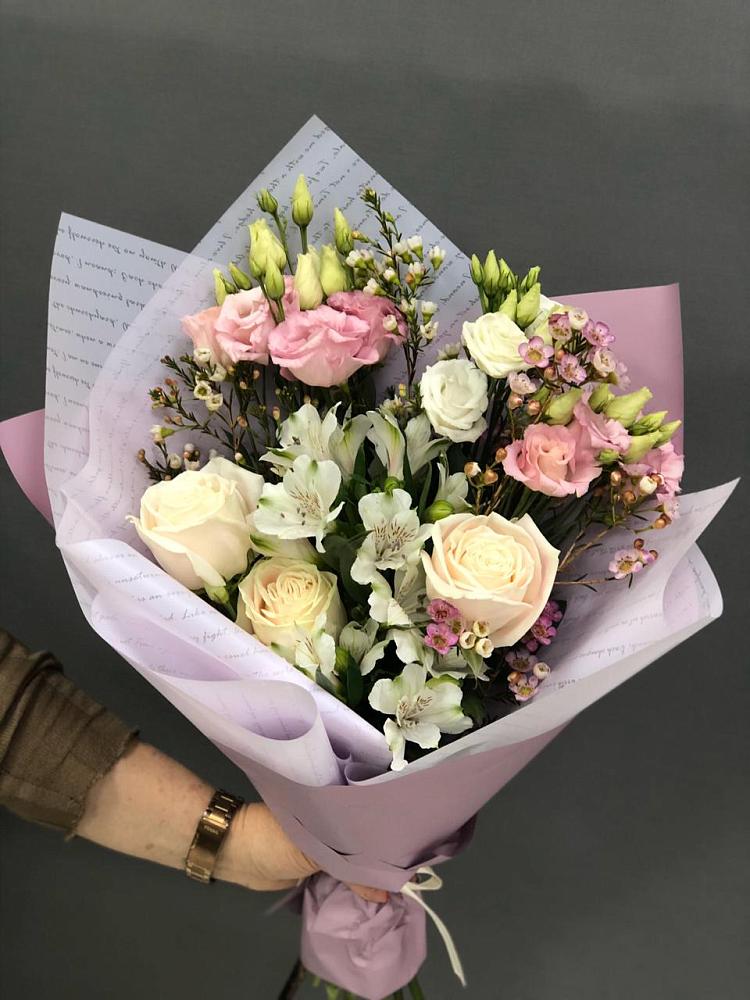 Букет цветов из: Альстромерии, Розы и Лизиантусы в Краснохолм