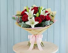 Букет цветов из:  Лилии и Розы в Краснохолм