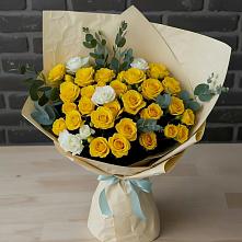 Букет цветов из:  Розы в Краснохолм