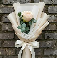 Букет цветов из:  Розы в Краснохолм