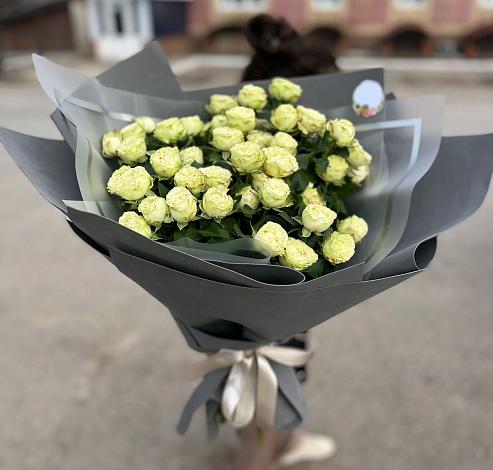 Букет Белые кустовые розы Солинеро в Краснохолм