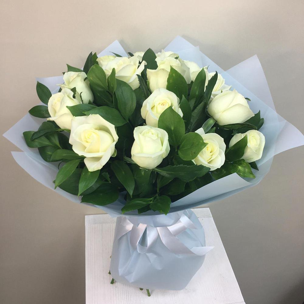 Букет 15 Белых роз Проуд в Краснохолм