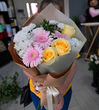 Букет цветов из:  Герберы, Розы и Хризантемы в Краснохолм