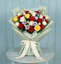 Букет цветов из:  Розы в Краснохолм