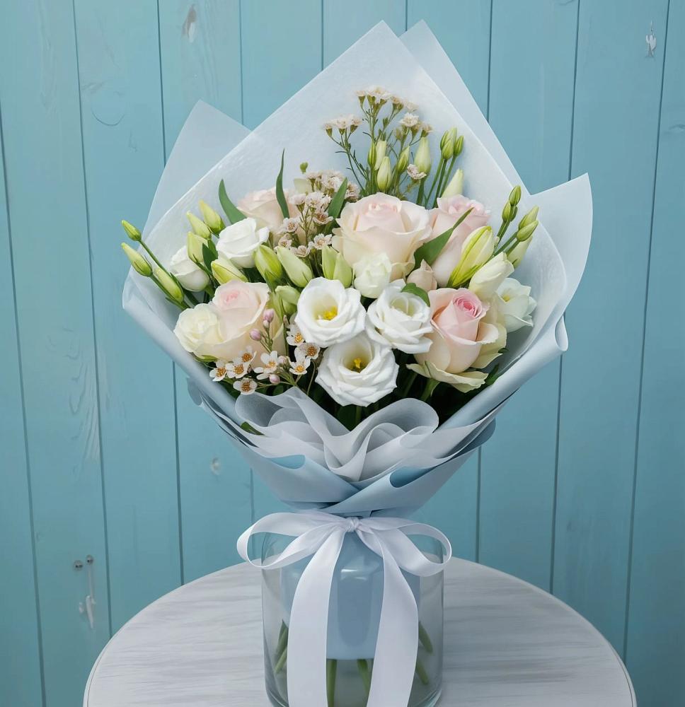 Букет цветов из: Розы и Лизиантусы в Краснохолм