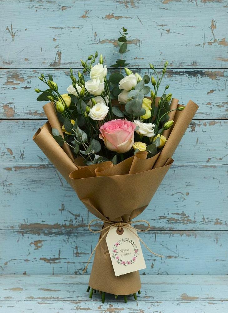 Букет цветов из: Розы и Лизиантусы в Краснохолм