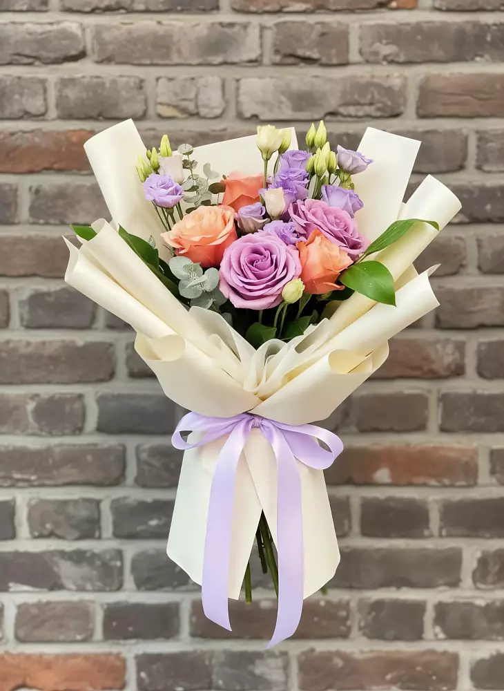 Букет цветов из: Лизиантусы и Розы в Краснохолм