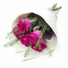Букет цветов из:  Розы в Краснохолм