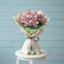 Букет цветов из:  Орхидеи и Розы в Краснохолм