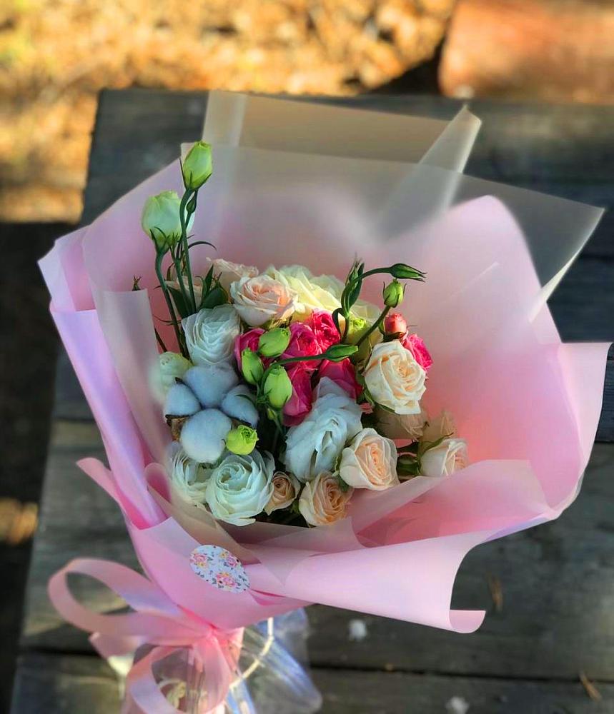 Букет цветов из: Розы и Лизиантусы в Краснохолм