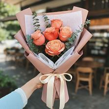 Букет цветов из:  Розы в Краснохолм