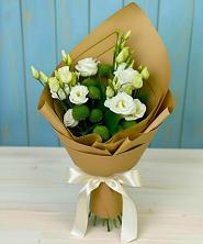 Букет цветов из:  Хризантемы и Лизиантусы в Краснохолм