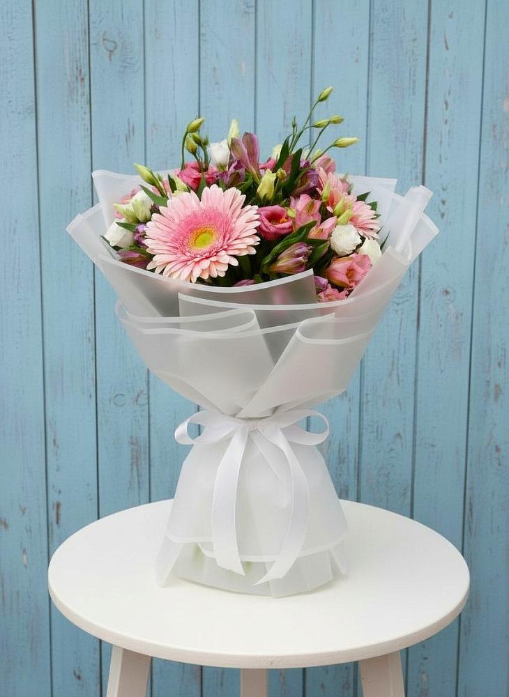 Букет цветов из: Герберы, Альстромерии и Лизиантусы в Краснохолм