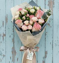 Букет цветов из:  Розы в Краснохолм