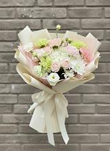 Букет цветов из:  Гвоздики, Розы, Лизиантусы и Хризантемы #REPLACE_PRED# Краснохолм