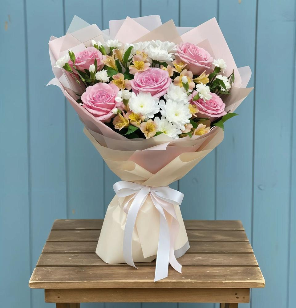 Букет цветов из: Гвоздики, Орхидеи и Розы в Краснохолм