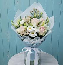 Букет цветов из:  Розы и Лизиантусы в Краснохолм