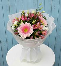 Букет цветов из:  Герберы, Альстромерии и Лизиантусы в Краснохолм