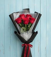 Букет цветов из:  Розы в Краснохолм
