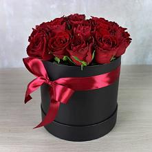 Цветочная композиция из Розы в шляпной коробке в Краснохолм