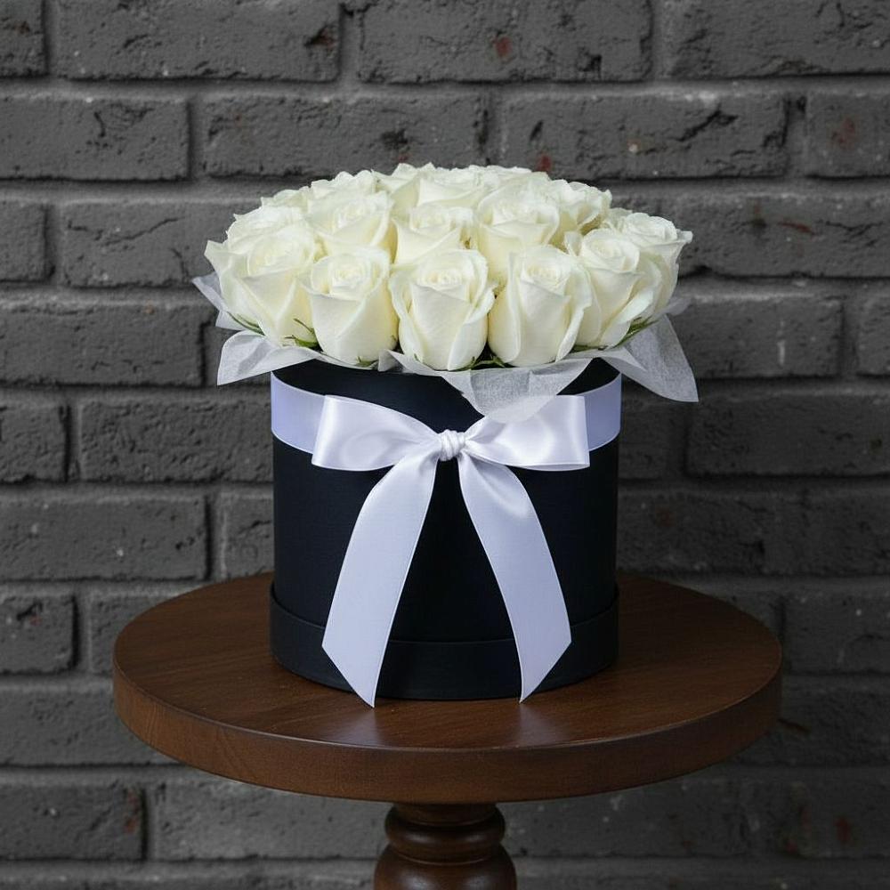 Цветочная композиция из Розы в шляпной коробке в Краснохолм