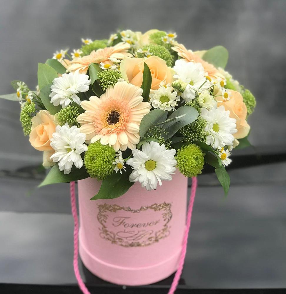 Цветочная композиция из Розы, Герберы и Хризантемы в шляпной коробке в Краснохолм