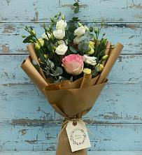 Букет цветов из:  Розы и Лизиантусы в Краснохолм