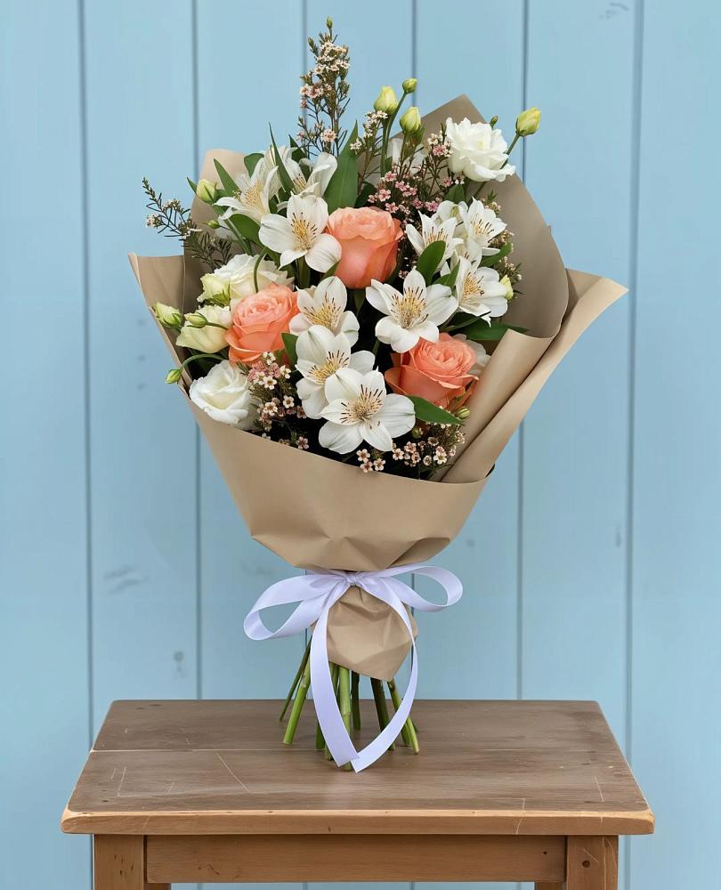 Букет цветов из: Альстромерии, Лизиантусы, Розы и Хризантемы в Краснохолм