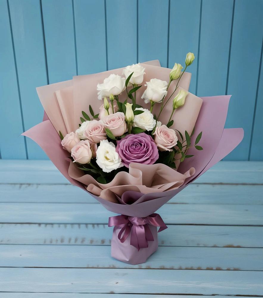 Букет цветов из: Розы и Лизиантусы в Краснохолм